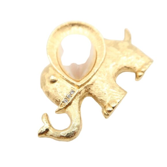 Vintage RICHELIEU Elephant Figural Brooch Gold Tone w/ Teardrop Faux Pearl Ear - Picture 2 of 4
